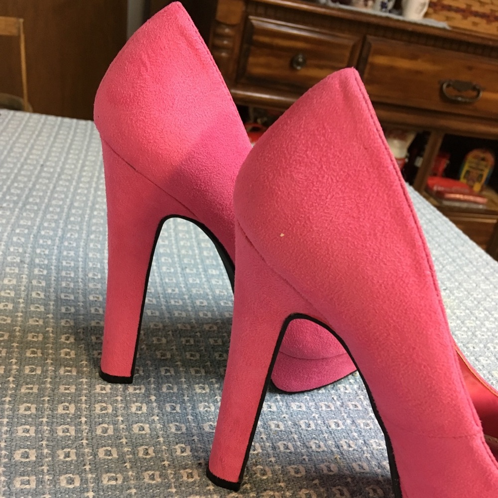 Shoes - Picture 6 of 7